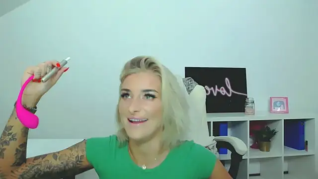 Lia Benini online show from January 25, 1:19 pm