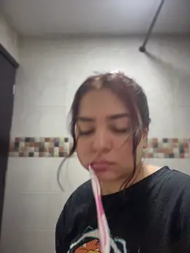 Snapshot of Ema_kraus chatting on June 20, 6:44 pm Ema kraus online show from June 20, 6:44 pm