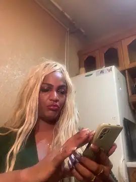 Snapshot of The-Beyonce chatting on January 5, 4:38 pm The-Beyonce online show from January 5, 4:38 pm