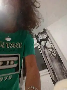 Snapshot of naughty69curls chatting on October 8, 5:43 pm naughty69curls online show from October 8, 5:43 pm