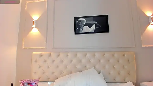 Snapshot of anniemartinezz chatting on December 19, 12:45 pm anniemartinezz online show from December 19, 12:45 pm