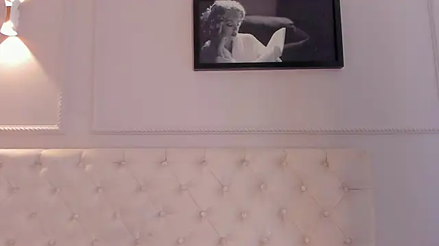 Snapshot of anniemartinezz chatting on February 4, 3:04 pm anniemartinezz online show from February 4, 3:04 pm