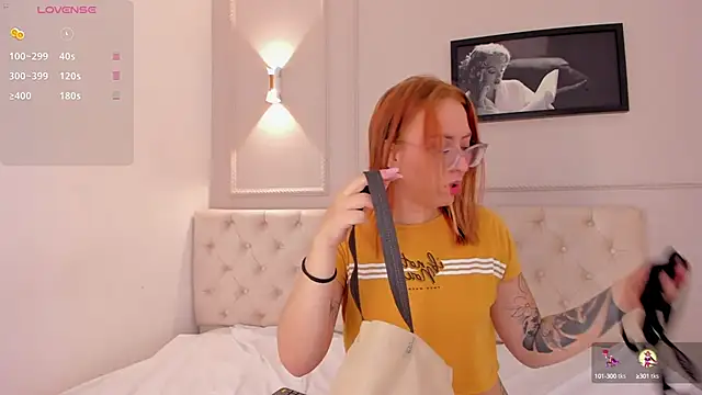 Snapshot of anniemartinezz chatting on February 6, 11:43 am anniemartinezz online show from February 6, 11:43 am