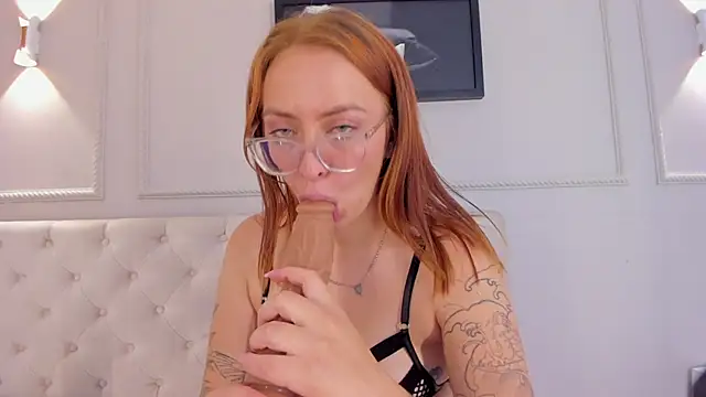 Snapshot of anniemartinezz chatting on February 6, 5:51 pm anniemartinezz online show from February 6, 5:51 pm