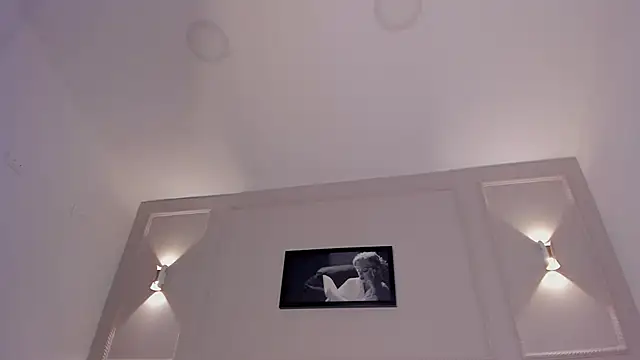 Snapshot of anniemartinezz chatting on February 12, 12:33 pm anniemartinezz online show from February 12, 12:33 pm