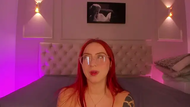 Snapshot of anniemartinezz chatting on September 14, 1:32 pm anniemartinezz online show from September 14, 1:32 pm