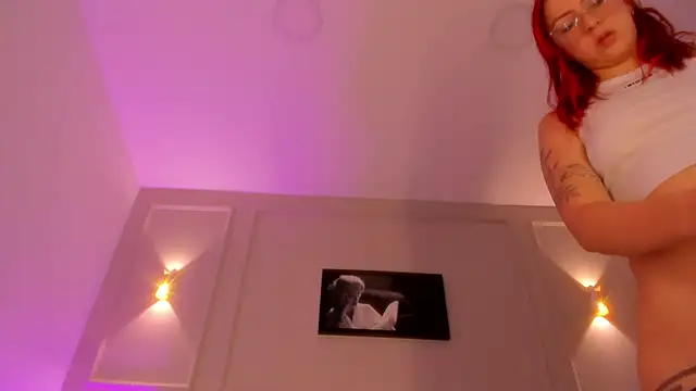 Snapshot of anniemartinezz chatting on September 15, 12:27 pm anniemartinezz online show from September 15, 12:27 pm