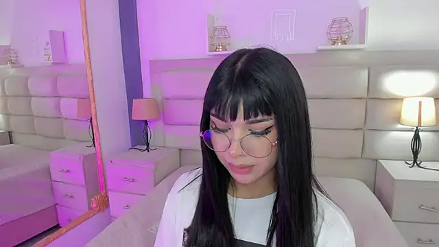 Snapshot of RoseCassie chatting on February 19, 4:00 pm RoseCassie online show from February 19, 4:00 pm
