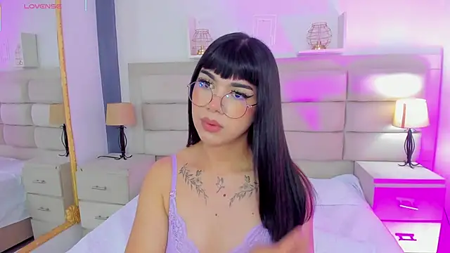 Snapshot of RoseCassie chatting on February 24, 4:04 pm RoseCassie online show from February 24, 4:04 pm