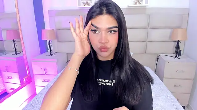 Snapshot of RoseCassie chatting on September 11, 1:00 pm RoseCassie online show from September 11, 1:00 pm
