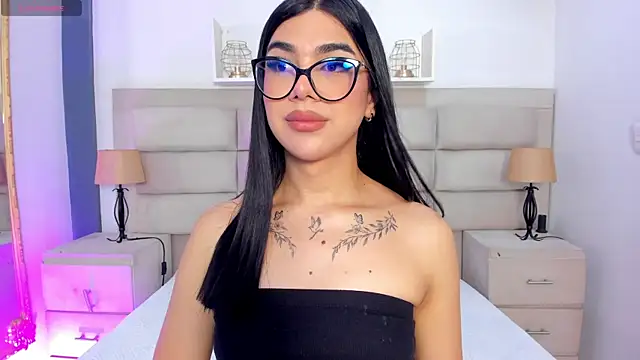 Snapshot of RoseCassie chatting on October 2, 1:18 pm RoseCassie online show from October 2, 1:18 pm