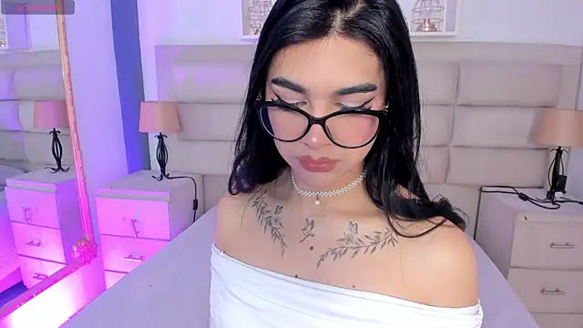 Snapshot of RoseCassie chatting on October 3, 1:30 pm RoseCassie online show from October 3, 1:30 pm