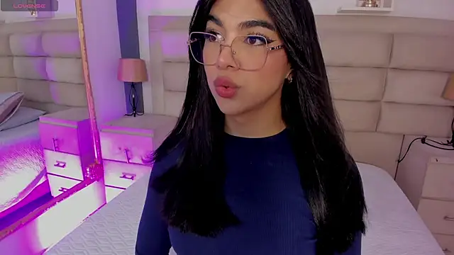 Snapshot of RoseCassie chatting on October 12, 1:54 pm RoseCassie online show from October 12, 1:54 pm