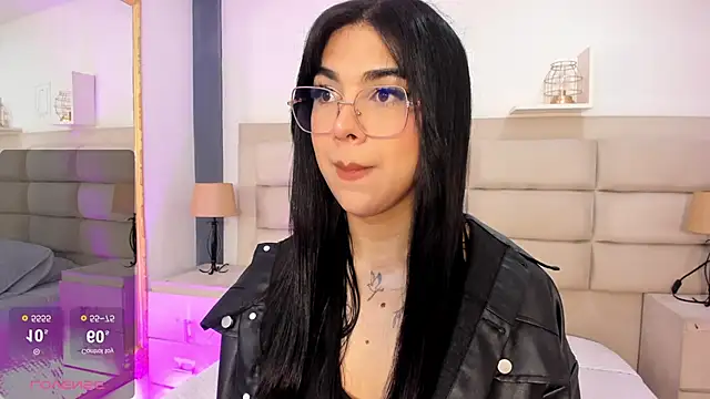 Snapshot of RoseCassie chatting on October 23, 12:59 pm RoseCassie online show from October 23, 12:59 pm