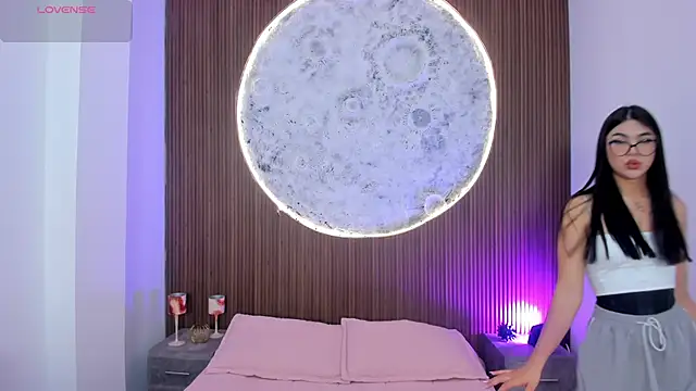 RoseCassie online show from March 27, 1:22 pm