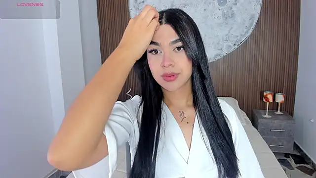 RoseCassie online show from April 18, 1:59 pm