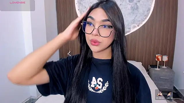 RoseCassie online show from April 22, 1:45 pm