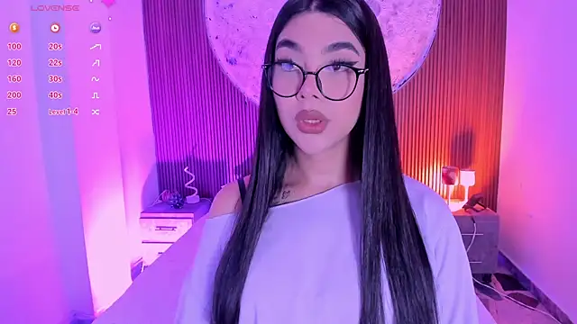 Snapshot of RoseCassie chatting on June 16, 1:25 pm RoseCassie online show from June 16, 1:25 pm