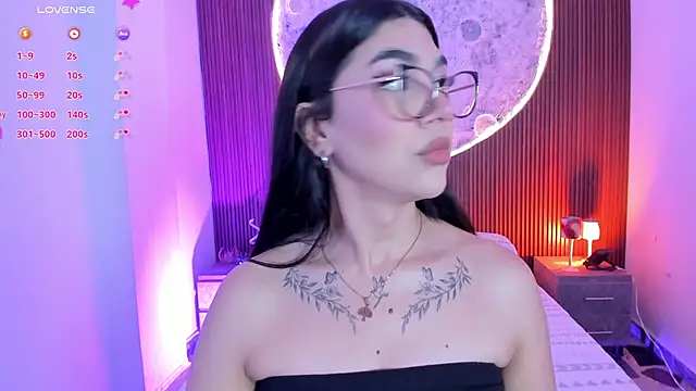 Snapshot of RoseCassie chatting on June 18, 1:59 pm RoseCassie online show from June 18, 1:59 pm