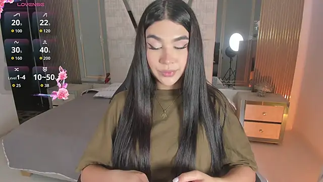 Snapshot of RoseCassie chatting on June 24, 1:43 pm RoseCassie online show from June 24, 1:43 pm