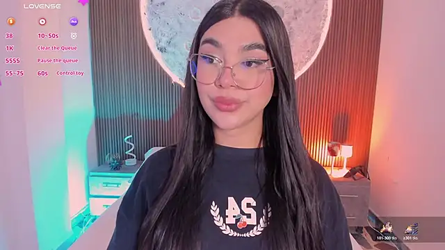 Snapshot of RoseCassie chatting on June 29, 1:11 pm RoseCassie online show from June 29, 1:11 pm
