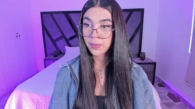 Snapshot of RoseCassie chatting on July 5, 12:23 pm RoseCassie online show from July 5, 12:23 pm