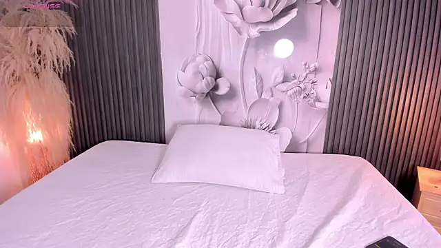 Snapshot of RoseCassie chatting on July 9, 12:42 pm RoseCassie online show from July 9, 12:42 pm