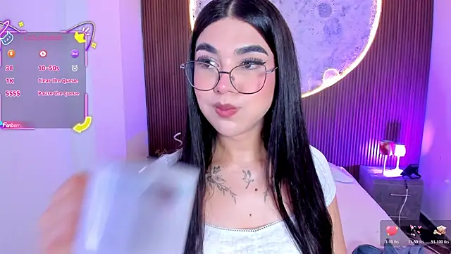 Snapshot of RoseCassie chatting on July 11, 1:25 pm RoseCassie online show from July 11, 1:25 pm