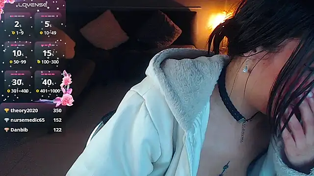 mia collens online show from January 28, 7:32 am