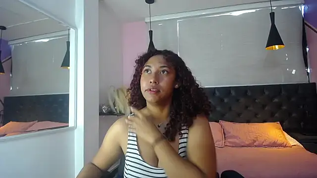 Snapshot of lauraltt chatting on February 3, 1:30 pm lauraltt online show from February 3, 1:30 pm