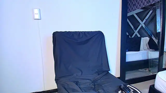 Snapshot of caroo_gomeez chatting on October 7, 4:09 am caroo gomeez online show from October 7, 4:09 am