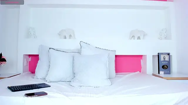 Snapshot of KendalPrince chatting on October 22, 2:50 pm KendalPrince online show from October 22, 2:50 pm