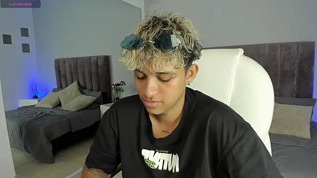 Dominick jones online show from January 20, 11:10 pm