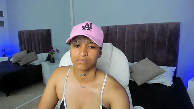 Dominick jones online show from February 7, 11:03 pm