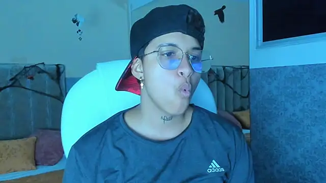 Dominick jones online show from October 15, 4:45 am