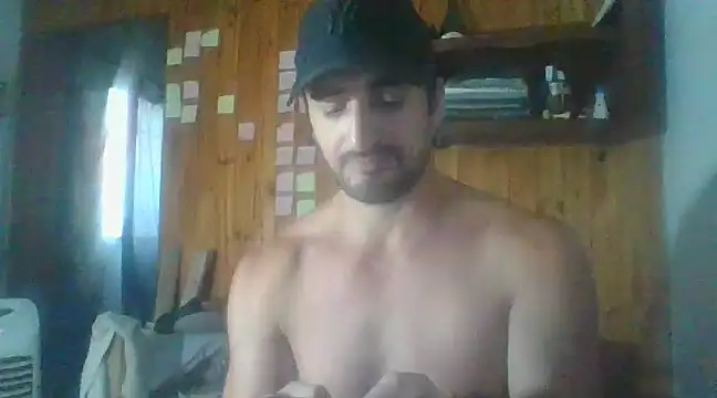 italianbighorse22 online show from January 1, 8:26 pm