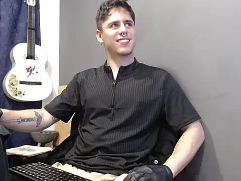 Snapshot of Antonello_Vannucci chatting on February 7, 10:57 pm Antonello Vannucci online show from February 7, 10:57 pm