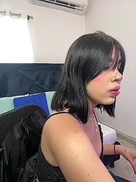 Lily Woodz online show from February 5, 7:07 pm