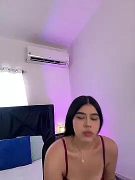 Lily Woodz online show from April 21, 7:06 pm