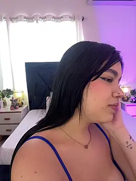 Snapshot of Lily_Woodz chatting on June 4, 7:09 pm Lily Woodz online show from June 4, 7:09 pm