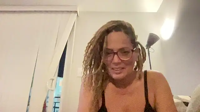 Snapshot of skarfos1babe69 chatting on December 23, 11:49 pm skarfos1babe69 online show from December 23, 11:49 pm