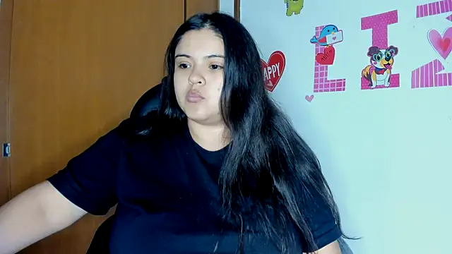 Snapshot of lizzie_c chatting on February 13, 8:24 pm lizzie c online show from February 13, 8:24 pm