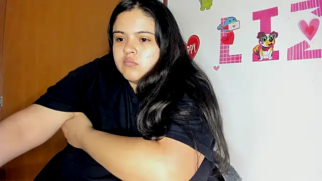 Snapshot of lizzie_c chatting on February 13, 11:37 pm lizzie c online show from February 13, 11:37 pm
