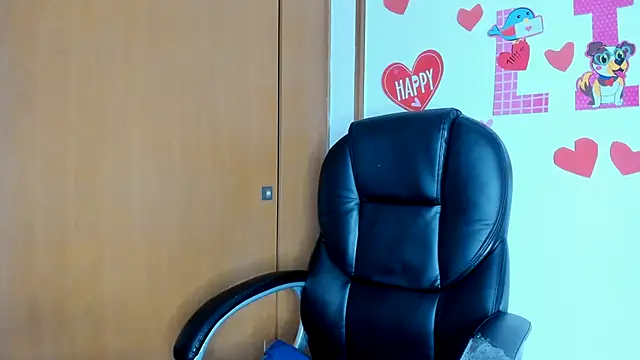 Snapshot of lizzie_c chatting on February 16, 6:10 pm lizzie c online show from February 16, 6:10 pm