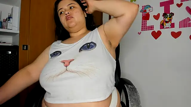 Snapshot of lizzie_c chatting on February 19, 2:12 pm lizzie c online show from February 19, 2:12 pm