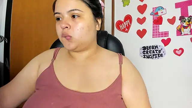 Snapshot of lizzie_c chatting on February 23, 7:17 pm lizzie c online show from February 23, 7:17 pm