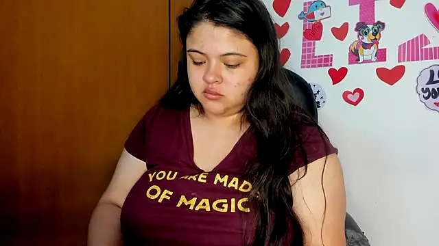Snapshot of lizzie_c chatting on March 20, 8:42 am lizzie c online show from March 20, 8:42 am