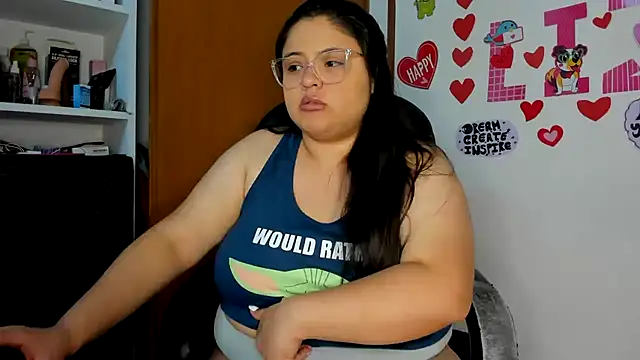 Snapshot of lizzie_c chatting on March 21, 12:18 am lizzie c online show from March 21, 12:18 am