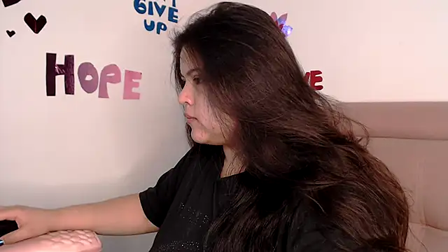 lizzie c online show from February 6, 1:43 am