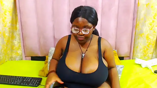 Snapshot of Damm_Bobbies chatting on May 7, 6:13 pm Damm Bobbies online show from May 7, 6:13 pm